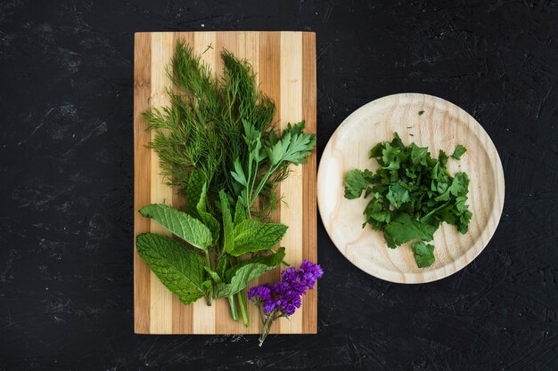 Composizione moderna cucina con ingredienti sani