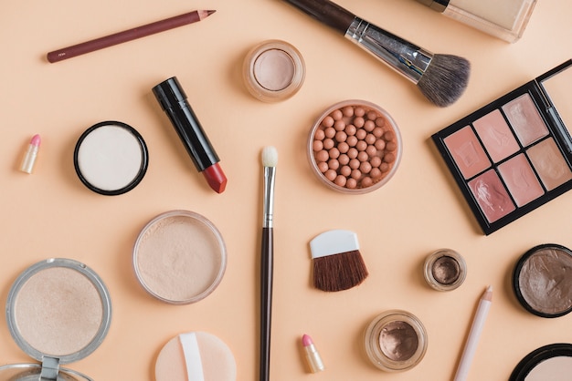 Composizione moderna per il trucco