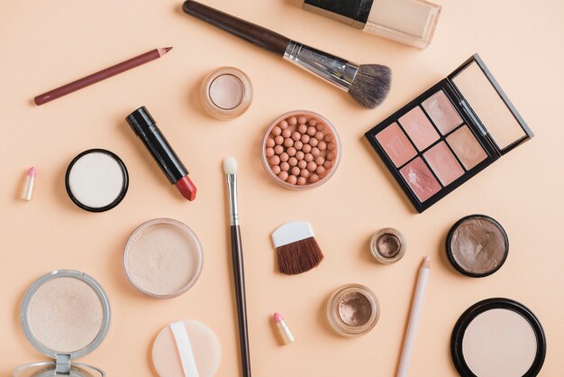 Composizione moderna per il trucco