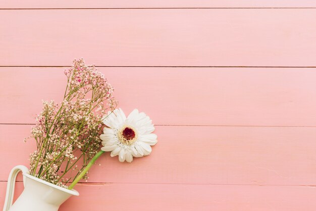 Composizione per la festa della mamma con i fiori