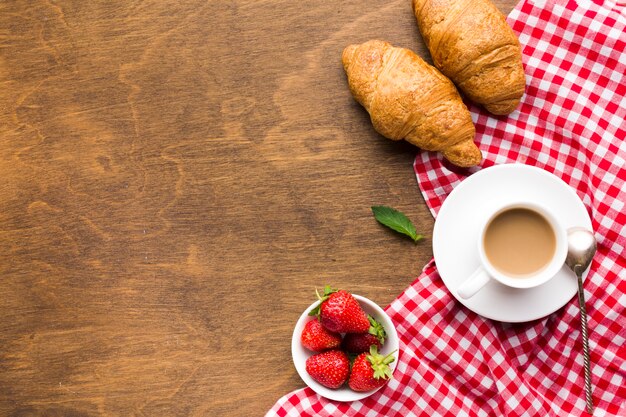 Composizione piatto colazione laica con copyspace