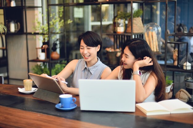 comunicazione caffè di bere signora pubblico