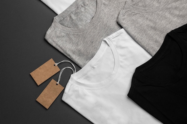 Concept di modello di camicia con abbigliamento semplice