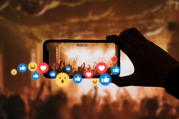 Concerto in live streaming per social media online con reazioni del pubblico