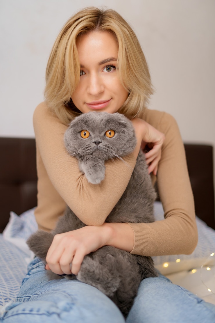 Foto gratuito concetto di animali domestici, mattina, comfort, riposo e persone