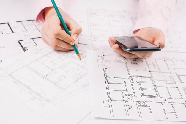 Concetto di architettura con piano di costruzione