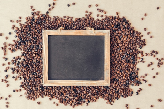 Concetto di caffè con ardesia