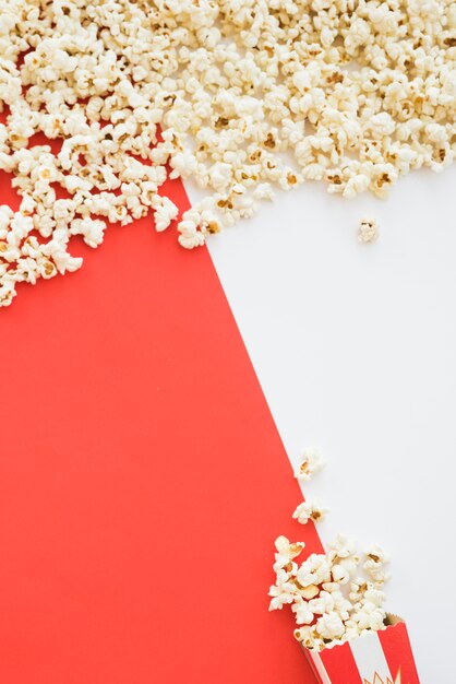 Concetto di cinema con sfondo di popcorn