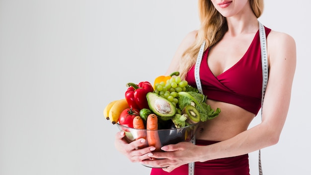 Concetto di dieta con sport donna e cibo sano