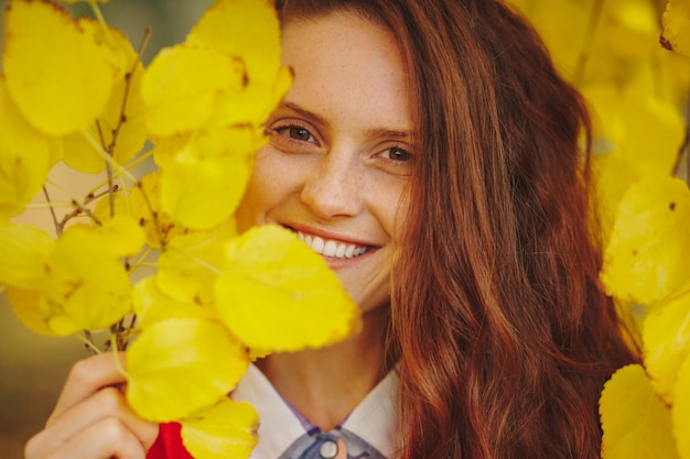 Concetto di espressione del volto di donna