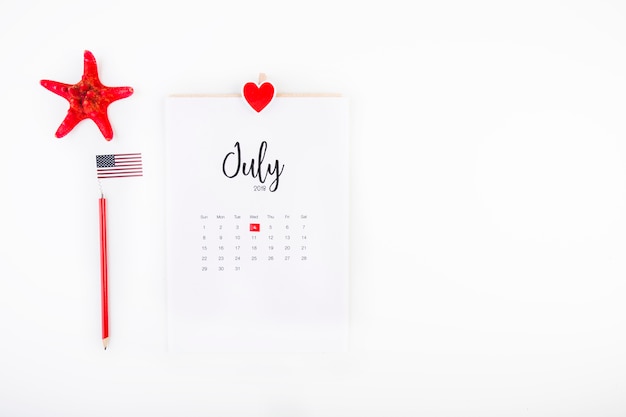 Concetto di festa dell&#39;indipendenza degli SUA con copyspace dalla parte di destra e dal calendario