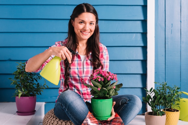 Concetto di giardinaggio con donna