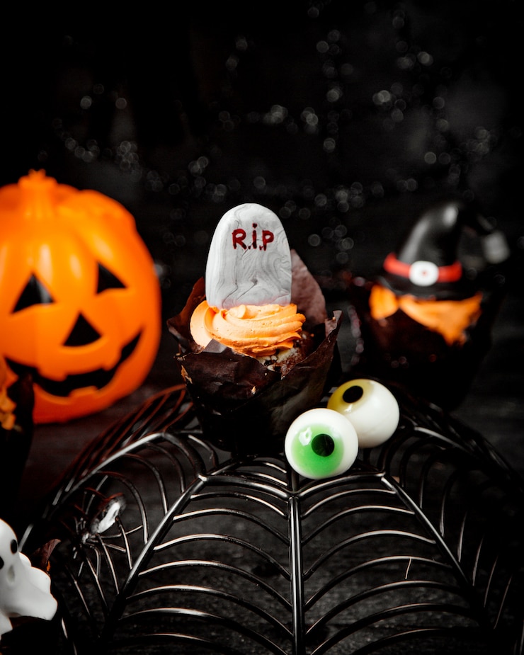 Foto gratuito concetto di halloween sul tavolo