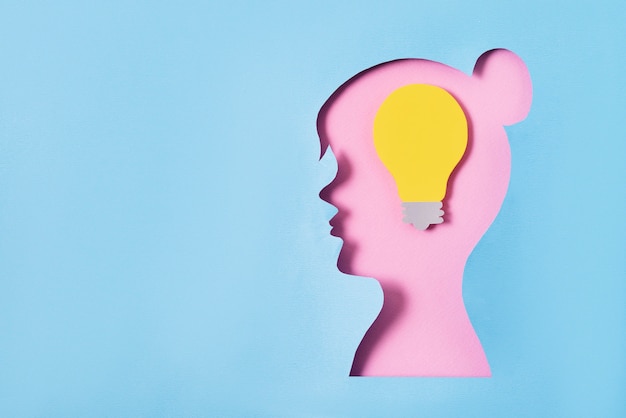 Concetto di idea con la lampadina