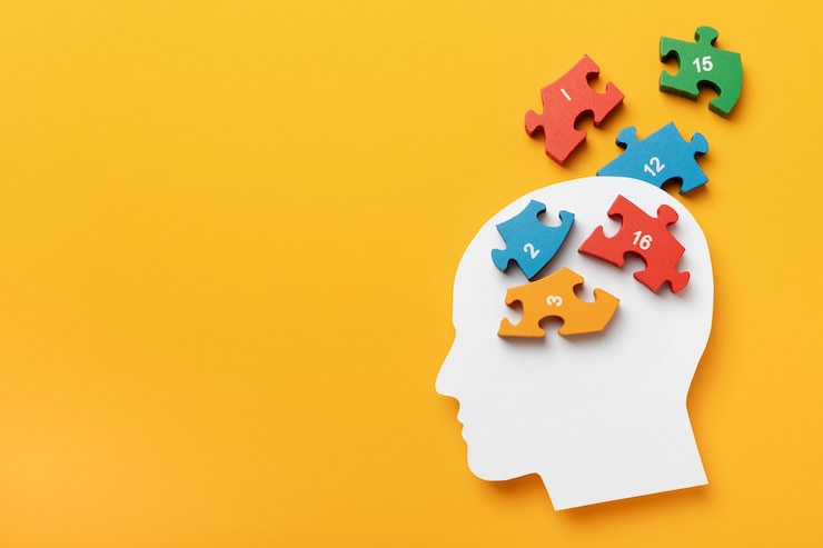 Foto gratuito concetto di memoria con pezzi di puzzle e testa