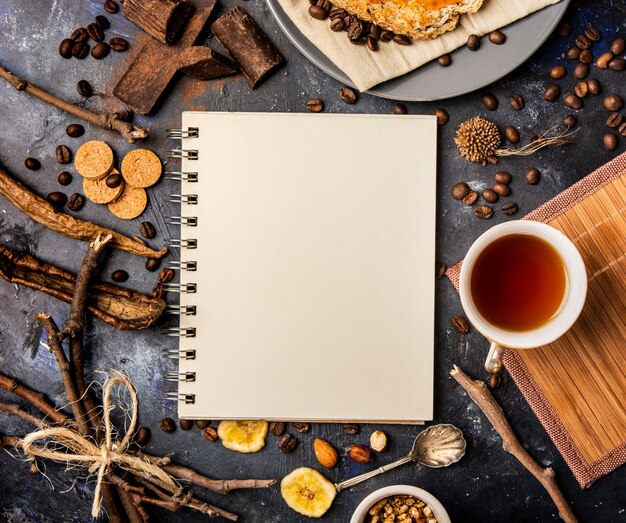 Concetto di notebook mock-up invernale