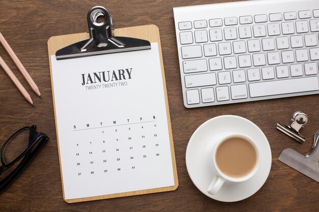 Concetto di organizzazione del tempo con vista sopra il calendario