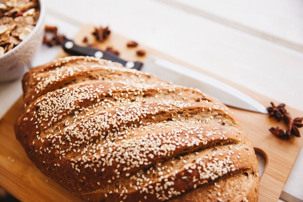 Concetto di prima colazione sana con pane