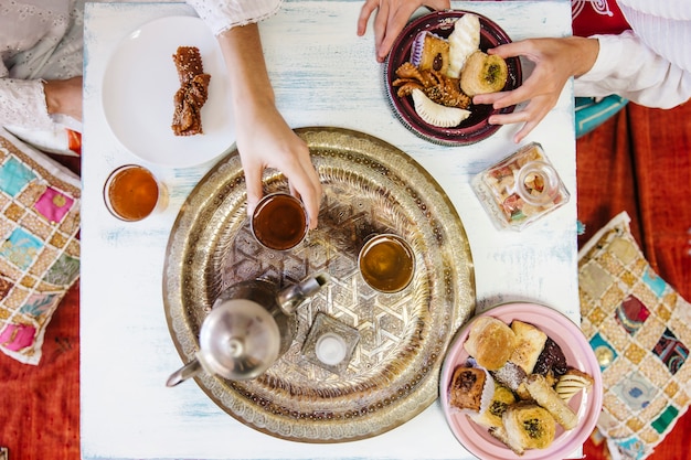 Concetto di Ramadan con tè