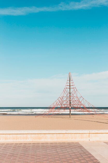 Concetto di spiaggia con parco giochi