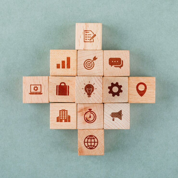 Foto gratuito concetto di strategia aziendale con blocchi di legno con icone.
