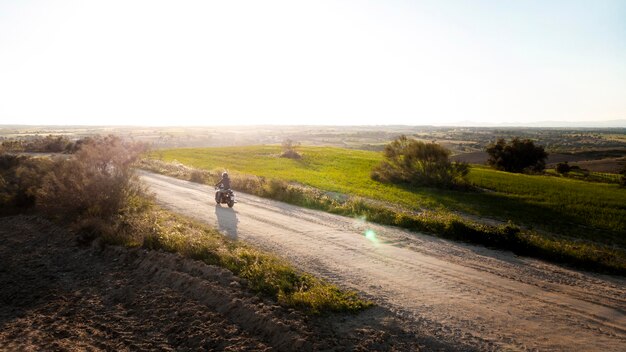 Concetto di trasporto con moto