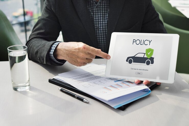 Foto gratuito concetto di veicolo di rimborso dell'assicurazione auto per autoveicoli