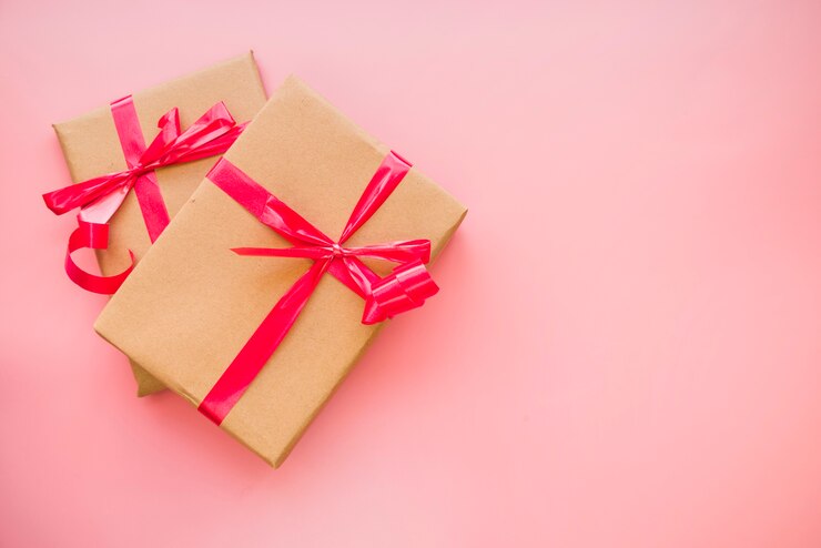 Foto gratuito confezioni regalo con fiocchi rossi
