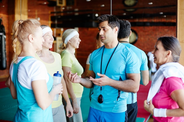 Consultazione sportiva in palestra