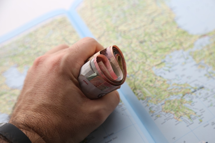 Foto gratuito contanti da vari paesi. concetto di crisi economica globale.