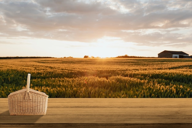 Contesto del prodotto naturale, fattoria e luce solare