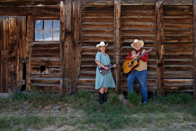 Coppia che canta insieme musica country