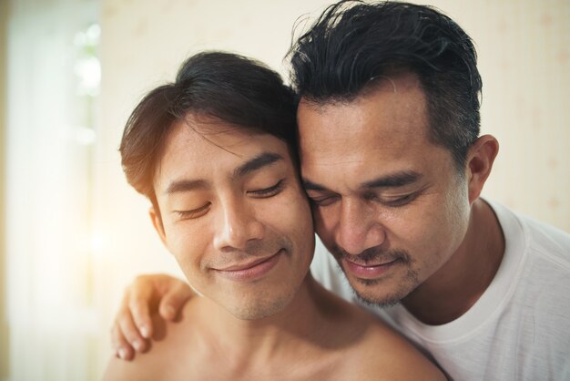 Coppie gay Tempo di amore sul letto