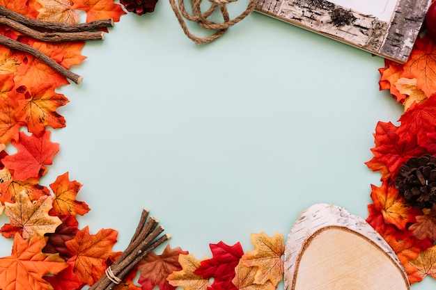 Cornice autunnale con bastoncini di legno