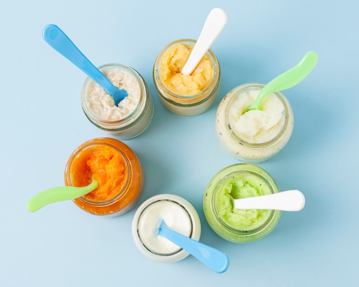 Foto gratuito cornice circolare per alimenti per bambini vista dall'alto