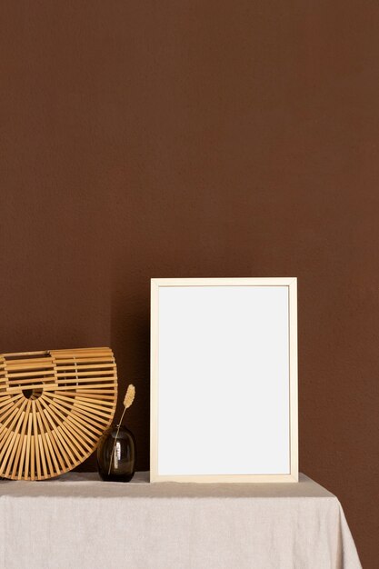 Cornice e decorazione su tavola