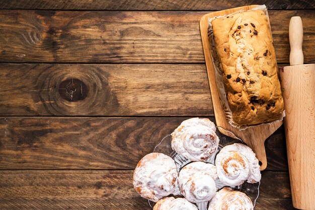 Cornice per alimenti piatti con pasticcini