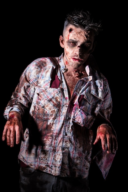 Cosplay di zombie spaventoso