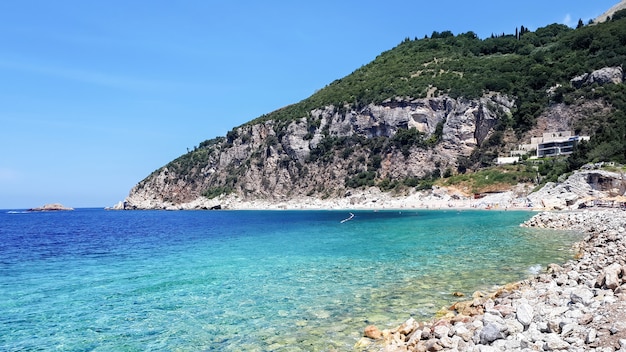 Costa del mare Adriatico a Petrovac, Montenegro