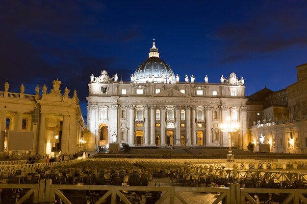 costruzione del Vaticano al crepuscolo