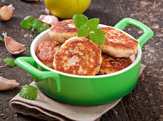 cotolette di pollo con mela e menta