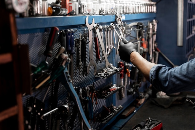 Creazione bici in officina