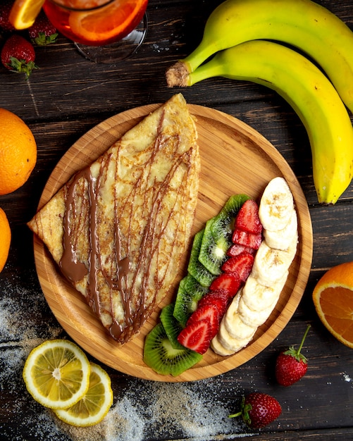 Crepe al cioccolato con frutta fresca