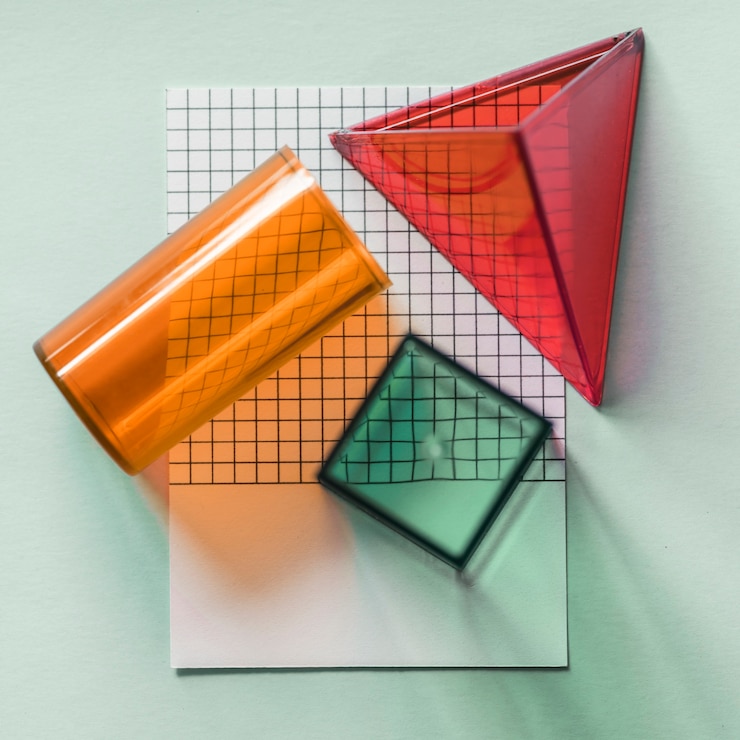 Foto gratuito cubetti geomeetrici su una carta