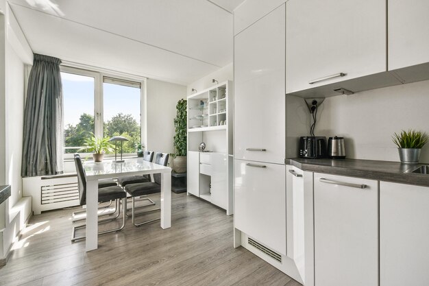 Cucina e sala da pranzo di un appartamento moderno