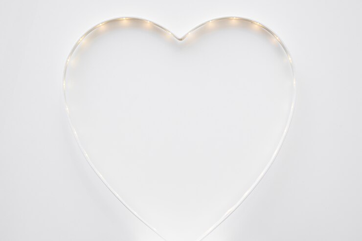 Foto gratuito cuore carino con l'illuminazione