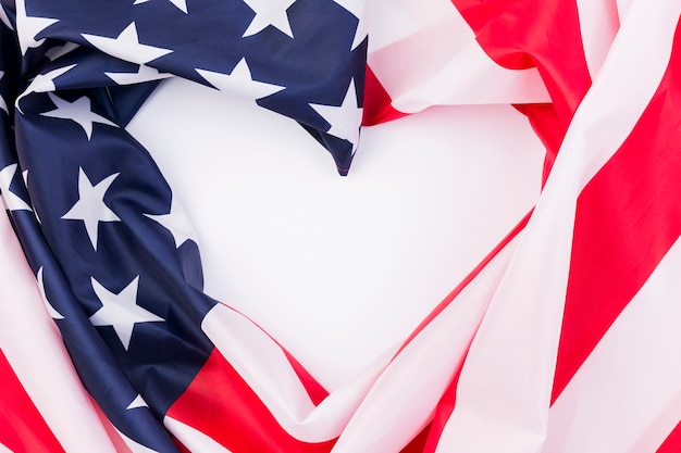 Cuore creato dalla bandiera USA in onore del Giorno dell&#39;Indipendenza