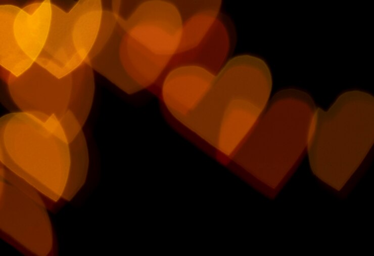 Foto gratuito cuori rossi del bokeh della priorità bassa