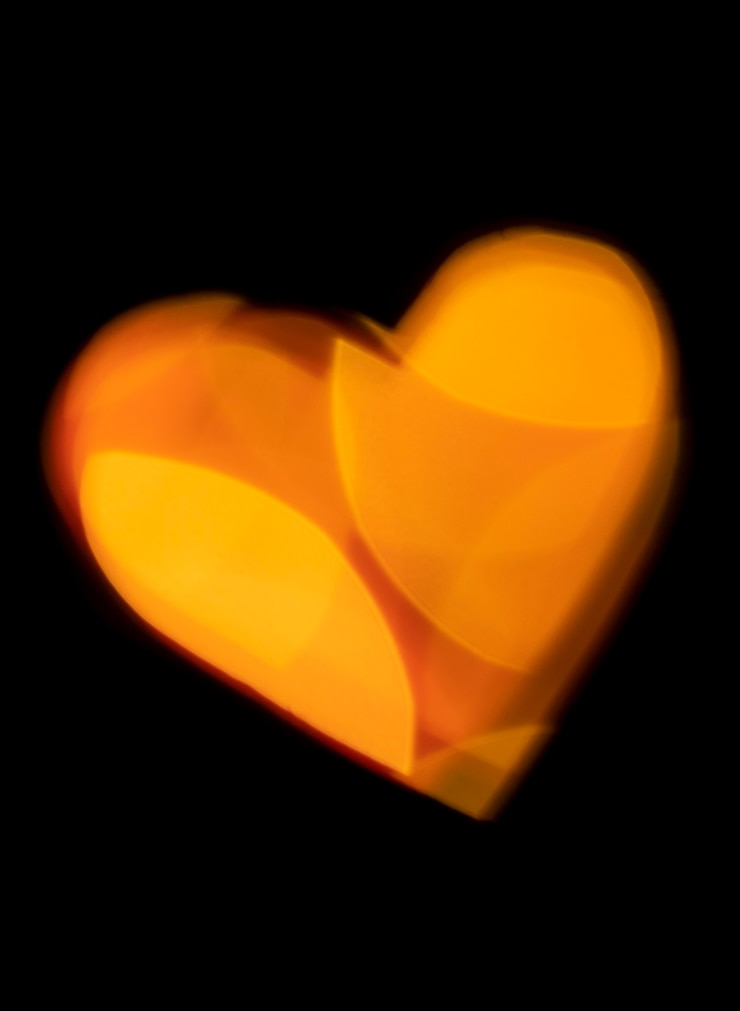 Foto gratuito cuori rossi del bokeh della priorità bassa