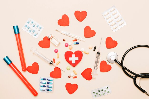 Cuori vicino a forniture mediche